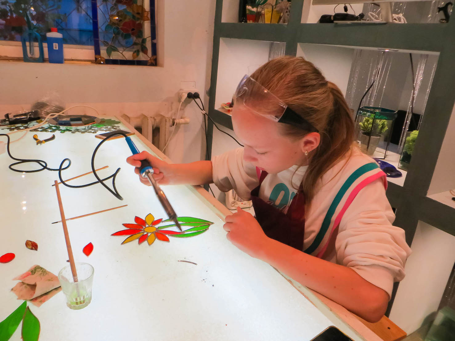 Витраж – металл в стекле, стекло в металле